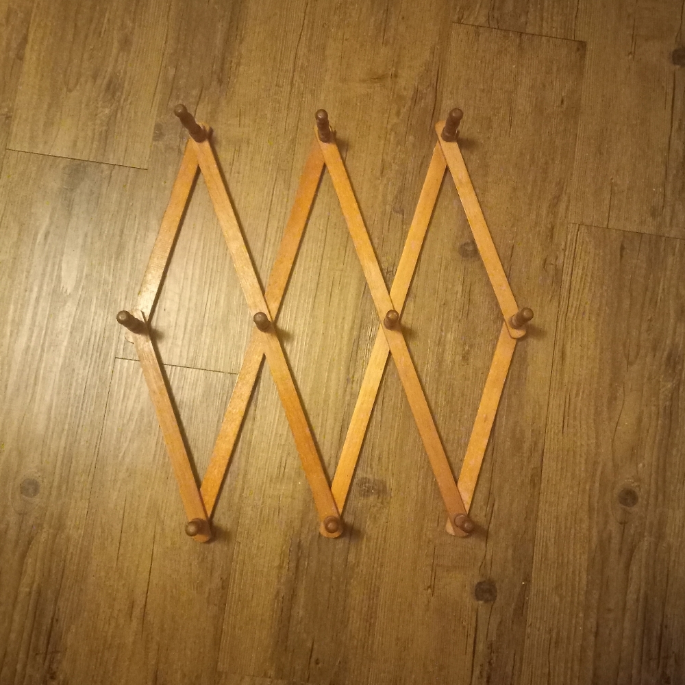 Expandable Wooden Hanging Rack - Picture 4 of 7